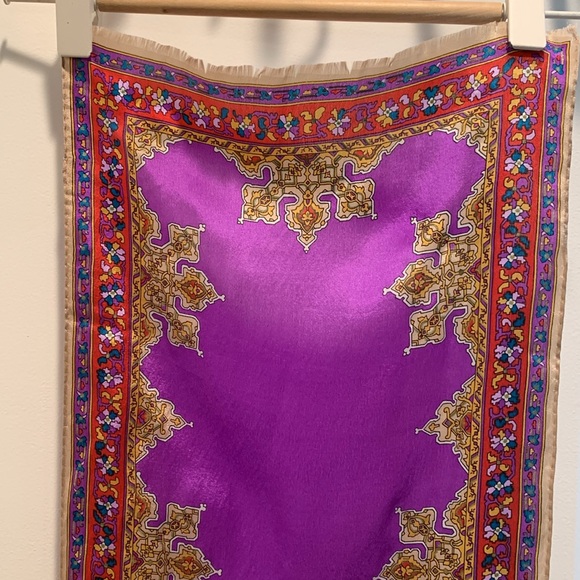 Oscar de la Renta 100% silk scarf - Picture 2 of 8